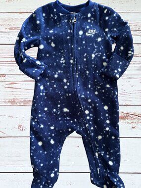 Nike Baby Boy 3 Month Blue White Spotted Fleece Footie Pajama   Item Details: •